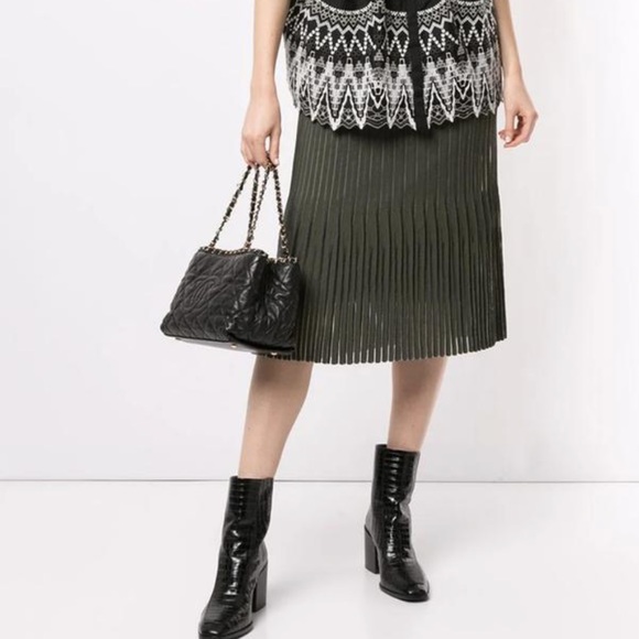 💓Sold💓Chanel tote with chain around - medium - Picture 7 of 9